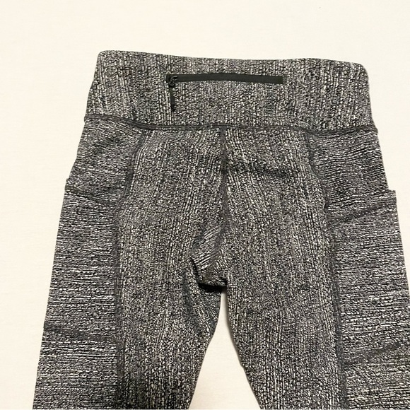 Lululemon Tight Stuff Tight II Salt Alpine White Black Size 4 Leggings - Picture 12 of 16